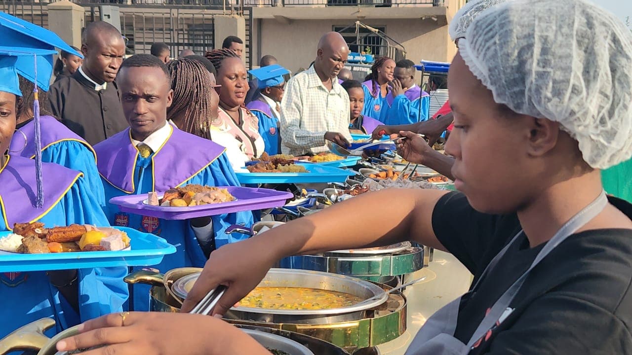 Large-scale outdoor event food service