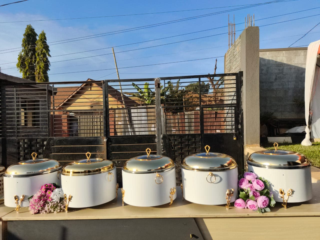 White and gold chafing pots with floral decorations